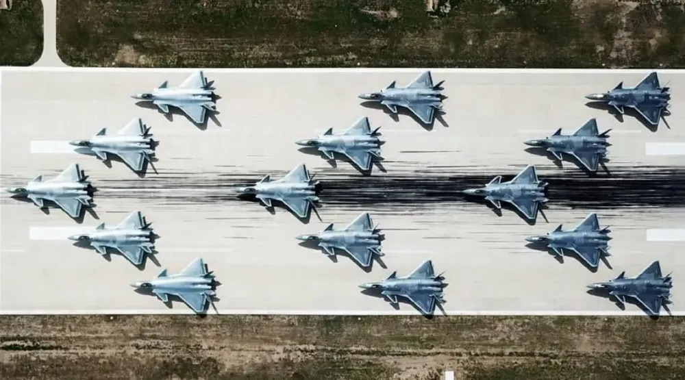 殲-20高產量可堪比美國綜合戰鬥機 F-35。 圖：翻攝自國平視野