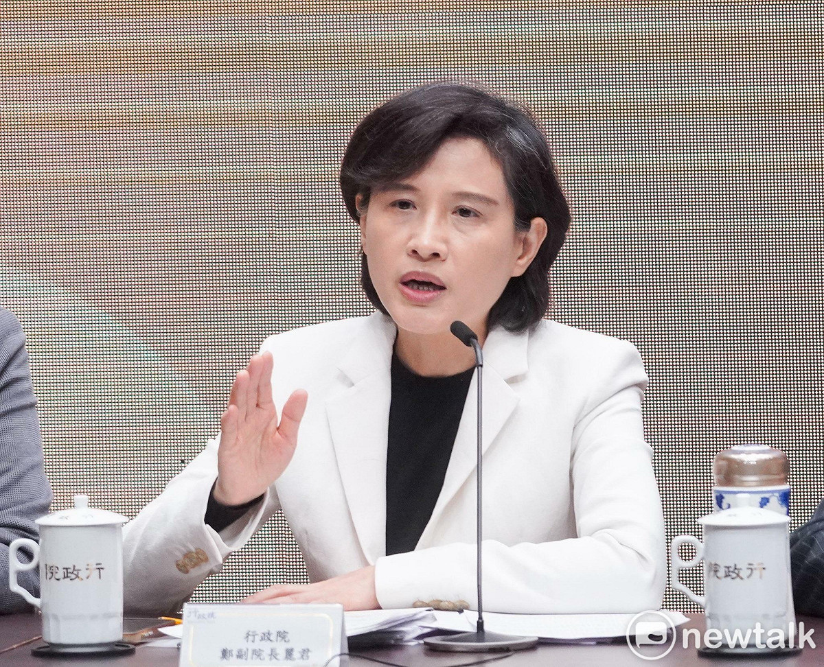 行政院副院長鄭麗君今（20日）說明，若以授信額度上限2500億美元的規模設算，預估信保機制最終實際所需的保證專款規模，會是62.5億到100億美金之間，預備分五期規劃。 圖：張良一/攝