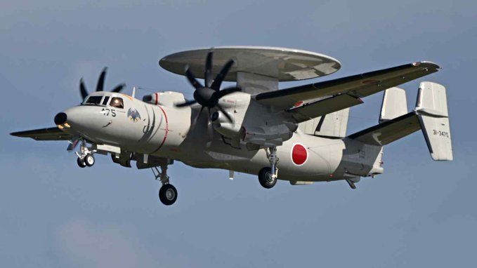 報告點名的重大案例之一，為空中預警關鍵裝備 E-2D「先進鷹眼」（Advanced Hawkeye）預警機的維修與支援設備。 圖:翻攝自X帳號@Aurora107E