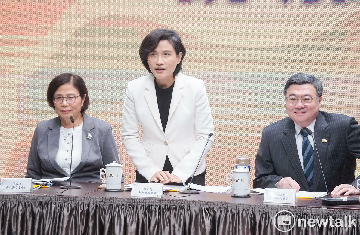 行政院日前舉行「台美關稅談判說明記者會」，由政委楊珍妮、行政院副院長鄭麗君、行政院長卓榮泰等人說明成果。（資料照片） 圖：張良一/攝