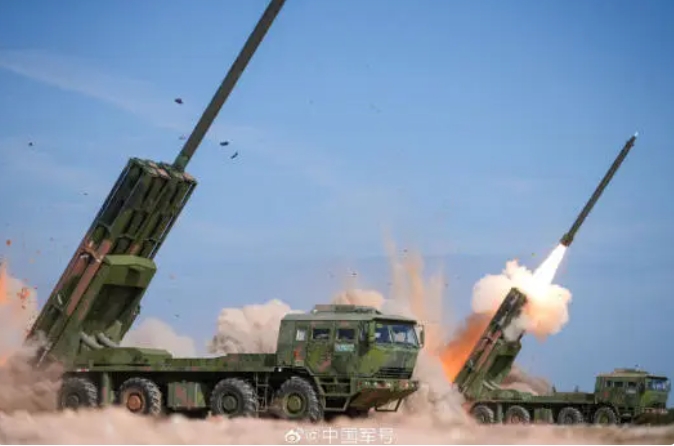 解放軍在去年12月正義使命-2025軍演中對台發射火箭。 圖 : 翻攝自中國軍報