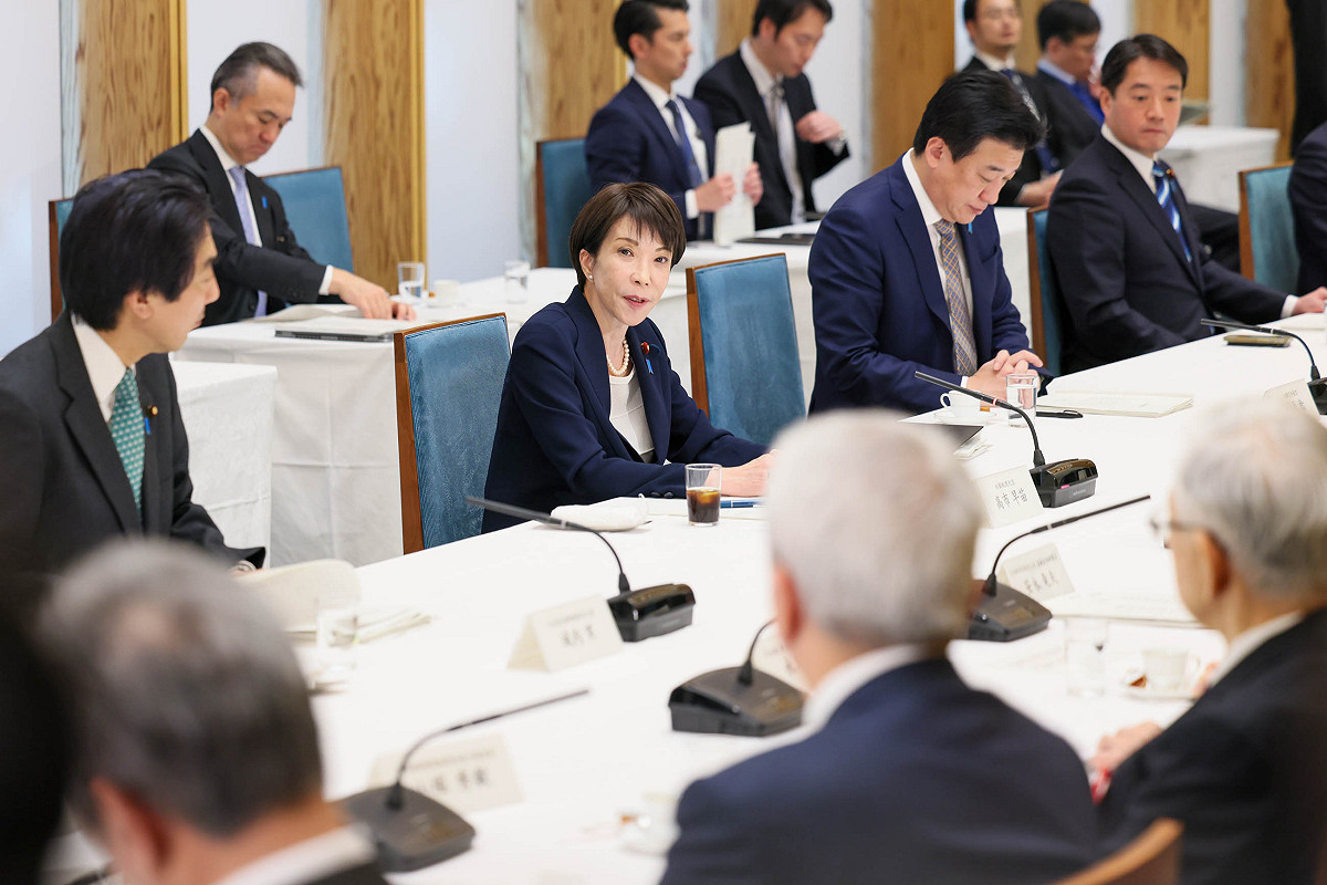 日本首相高市早苗19日召開記者會，正式宣布將於23日解散眾議院，預計2月8日進行選舉。國際媒體普遍解讀此為高市上任三個月內的關鍵政治賭注，但並未視為「魯莽之舉」。 圖：翻攝「X」@kantei