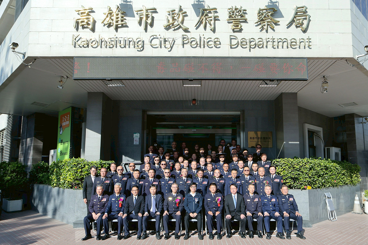 高雄市警局新任局長、分局長、大隊長合影。 圖：高雄市警察局/提供