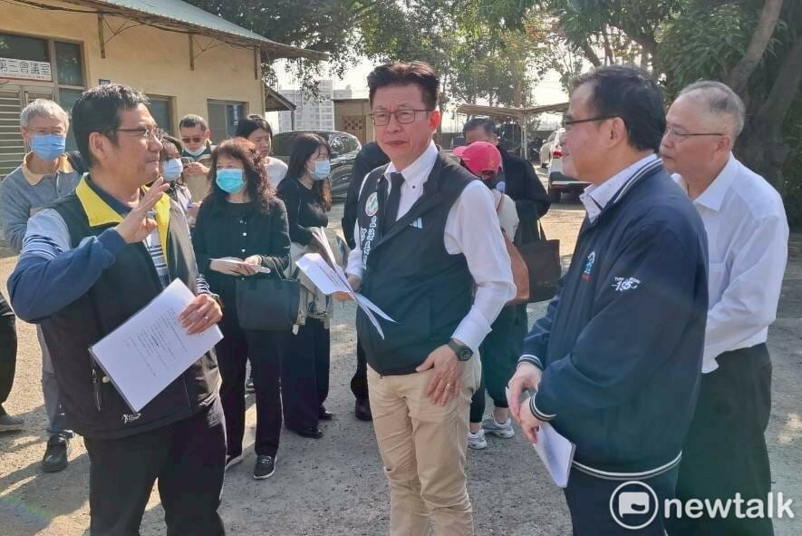 立法委員郭國文、台南市議員黃肇輝今（20日）邀集經濟部、文化部、台南市政府及台糖公司等相關單位，前往善化糖廠進行會勘，追蹤「善化糖廠轉型糖業博物館」計畫進度，並聽取「標檢局遷移改建為台南歷史博物館」評估報告。 圖：郭國文服務處提供