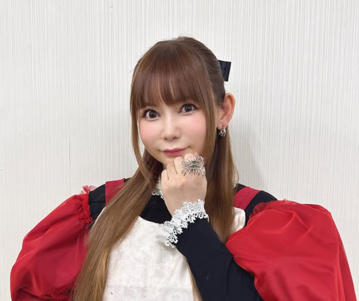 中川翔子相當喜愛動漫和遊戲，加上為多部動漫如《聖鬥士星矢》、《美少女戰士》等演唱主題曲，因此又被封為「動漫女神」。 圖：翻攝自中川翔子IG