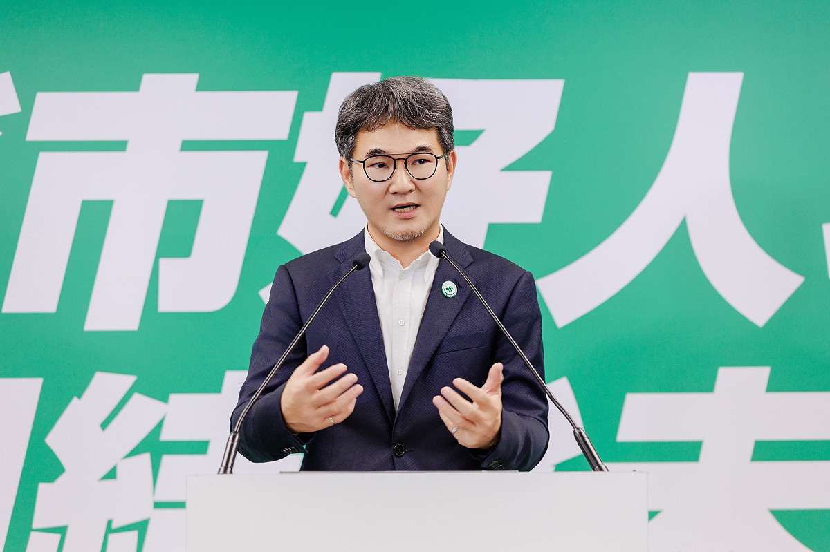 台男滯留阿布達比55天終返台，吳如萍指出，讓整起事件平安落幕的關鍵人物是劉建國立委，但當事人卻完全無視。 圖：取自劉建國臉書（資料照）