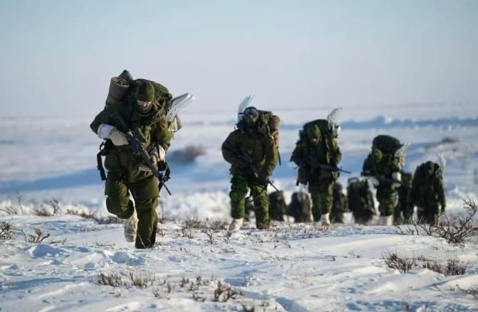 加拿大軍隊對美軍可能入侵進行演練。 圖 : 翻攝自環球網