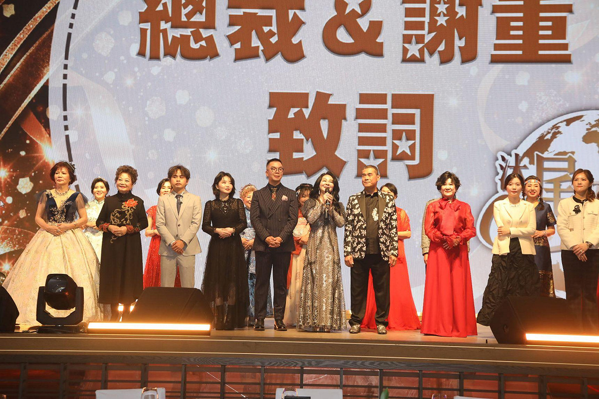 沐華核心團隊宣示新的一年將有重大轉變，帶著信念、熱情，以台灣為根、以世界為舞台，開創屬於沐華的全球版圖。 圖：沐華國際美容/提供