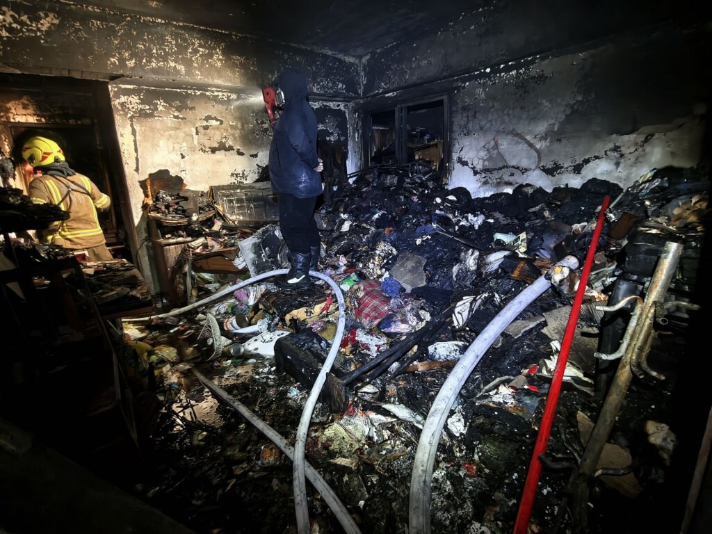 基隆某社區民宅21日發生火警，因屋內堆滿大量雜物，導致滅火及搜救難度增加。（翻攝照片）中央社記者王鴻國傳真　115年1月22日