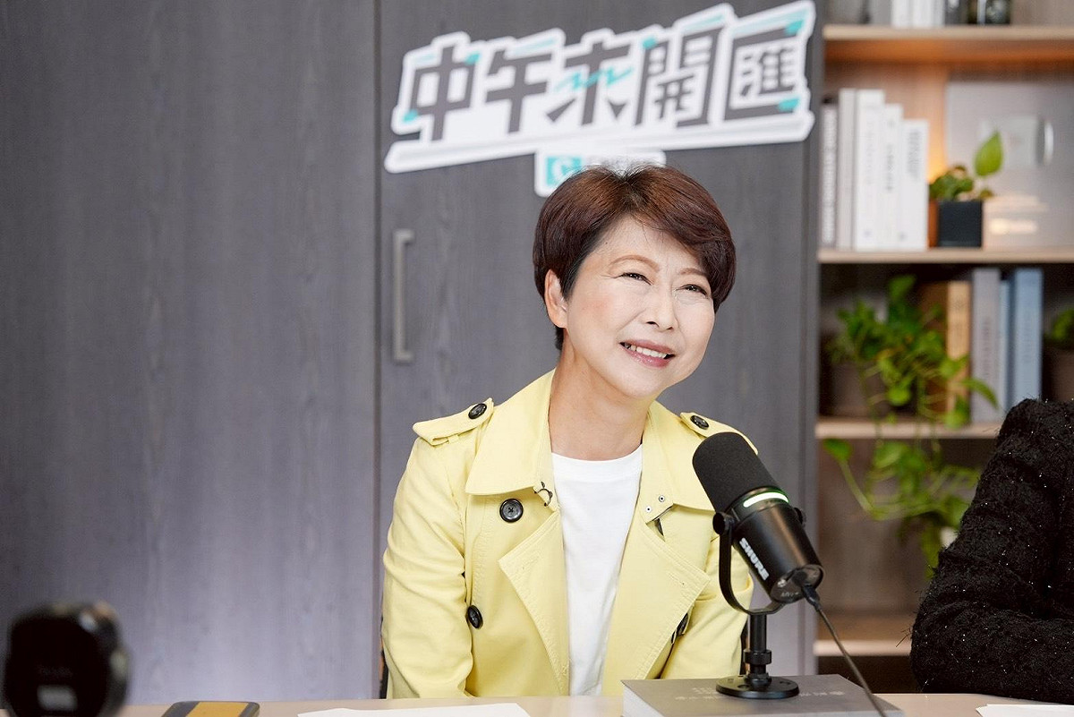 陳亭妃21日上《CNEWS匯流新聞網》政論live直播節目《中午來開匯》接受資深媒體人黃光芹專訪。 圖：《CNEWS匯流新聞網》提供