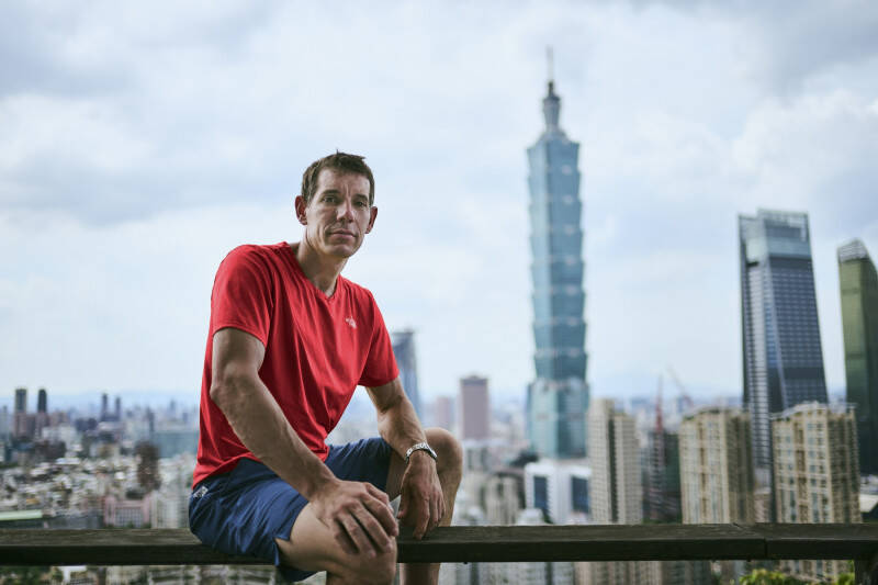 美國傳奇攀岩家霍諾德(Alex Honnold)。 圖：Netflix／提供