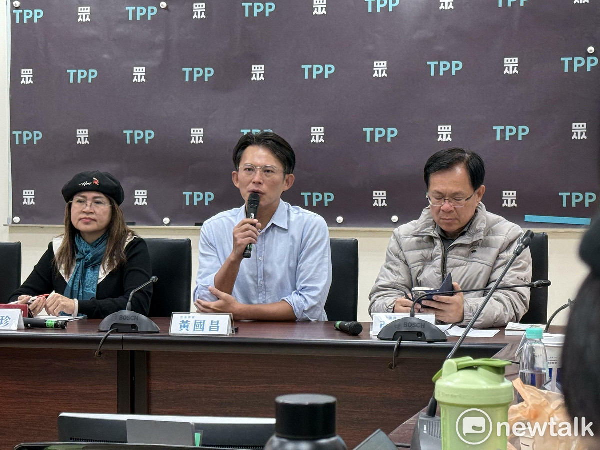 民眾黨團總召黃國昌（中）。 圖：周煊惠 / 攝