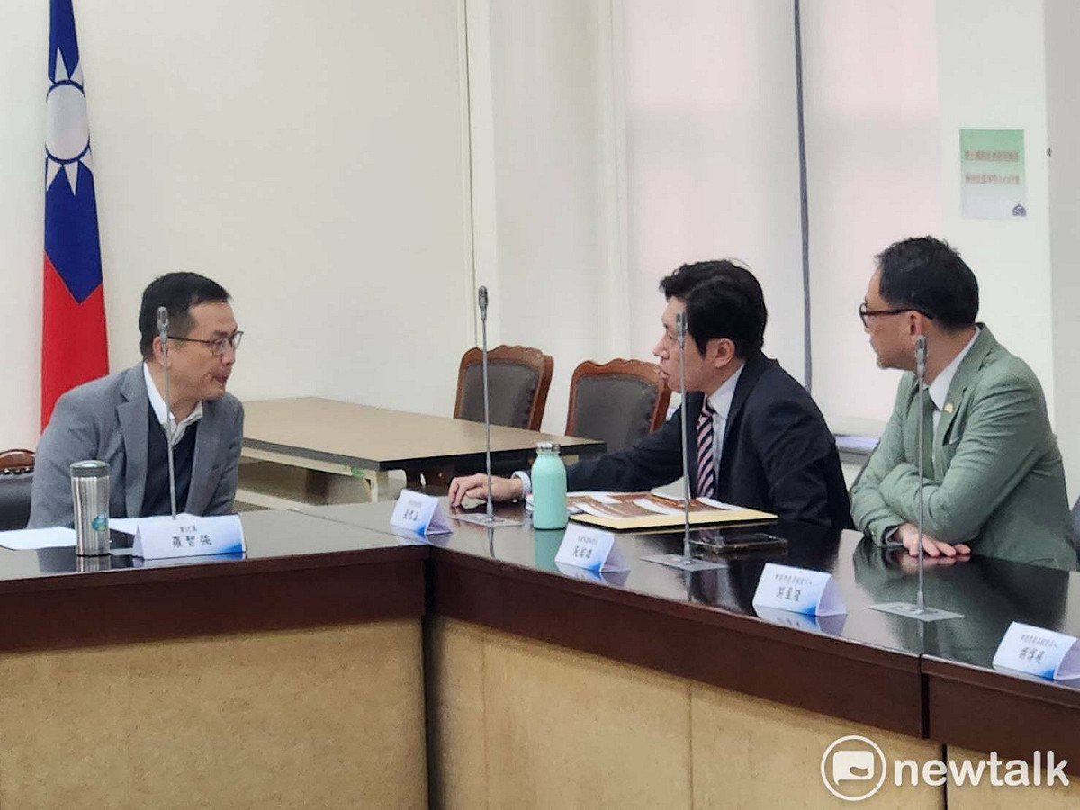 行政院秘書長張惇涵率中央選舉委員會委員被提名人拜會立法院國民黨團。 圖：黃建豪/攝