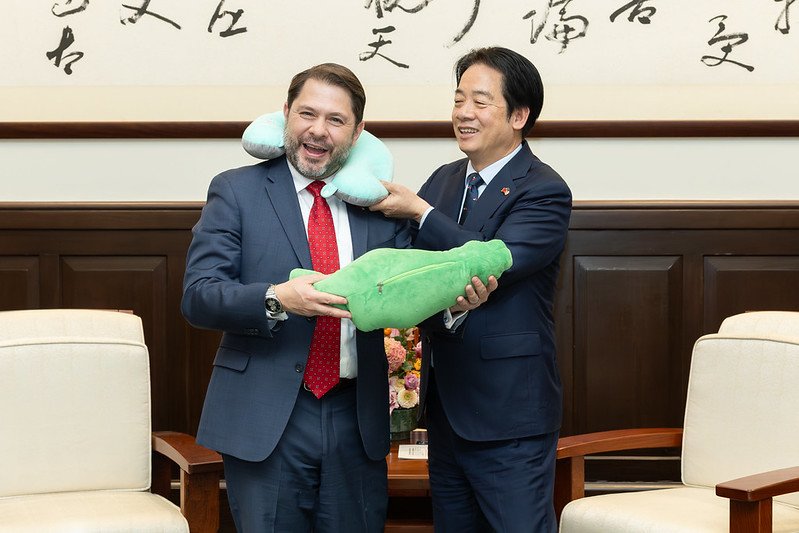 賴清德、美國聯邦參議員蓋耶哥（Ruben Gallego）。 圖：總統府提供