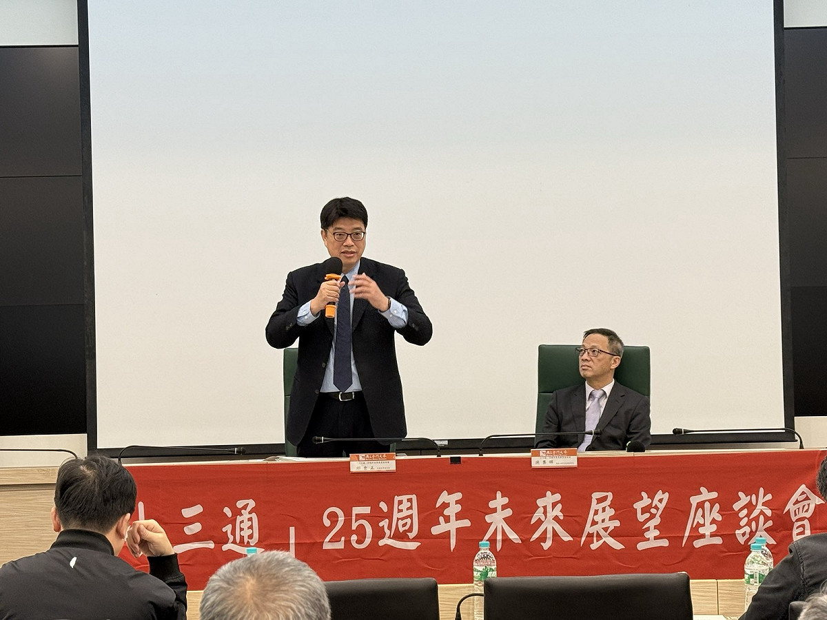 大陸委員會主委邱垂正今（23）天赴金門出席在金門大學舉辦的「小三通」25週年未來展望座談會致詞。 圖：陸委會提供