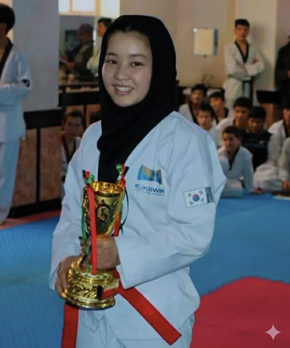 卡蒂嘉．艾哈邁德札達（Khadija Ahmadzada），一名 22 歲的阿富汗運動員，因經營女子跆拳道館，被認定違反塔利班對女性體育活動的相關規定。 圖：翻攝自@WDIAfghanistan1
