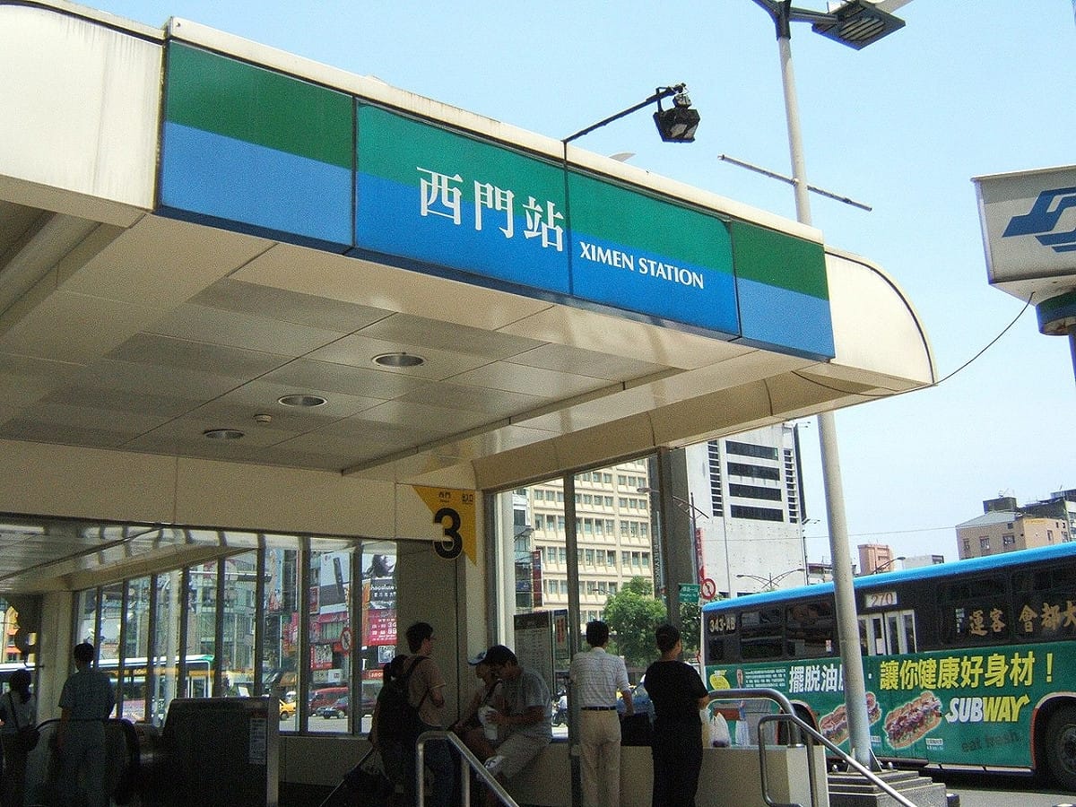 台北捷運西門站傳出有人持刀，捷運警察派出大批警力警戒搜索，最後卻是烏龍一場。 圖：取自維基百科