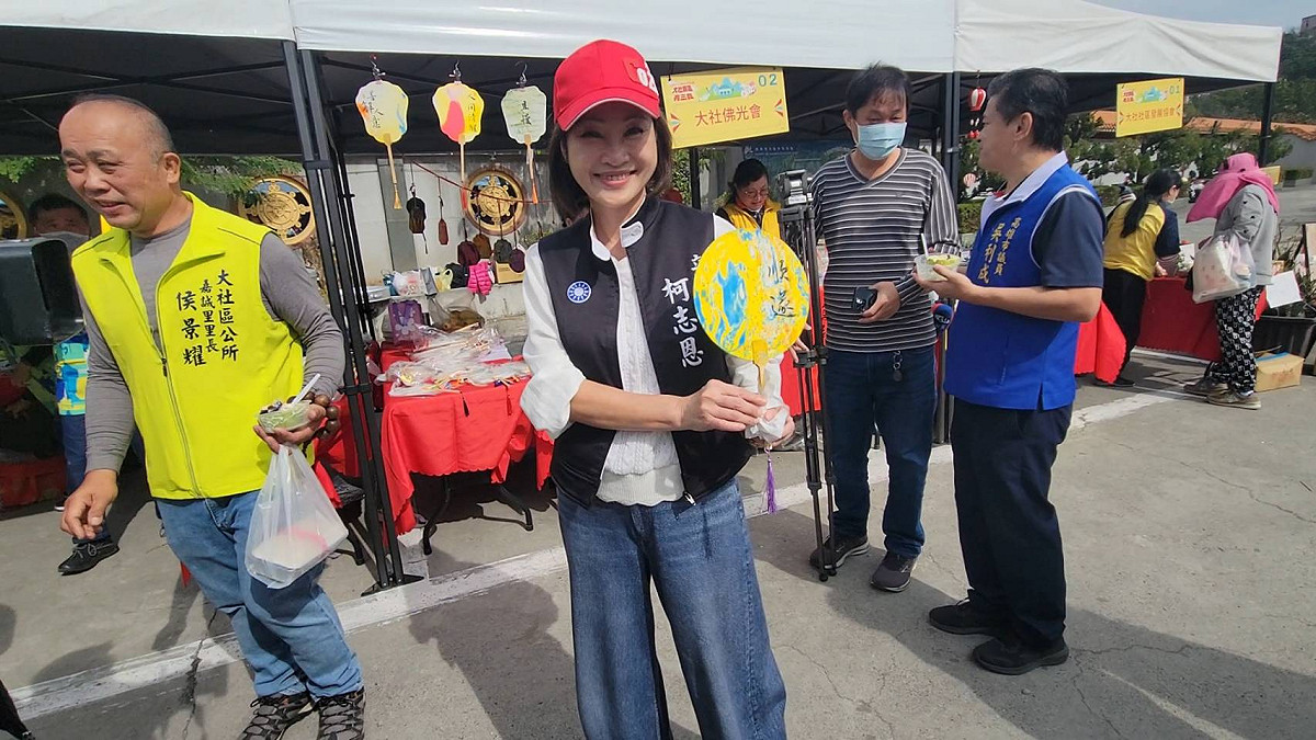 柯志恩(左二)強調「藍白一定是要合」，希望共商今年如何讓在野陣營在高雄可以得到更好成績。 圖：柯志恩辦公室/提供