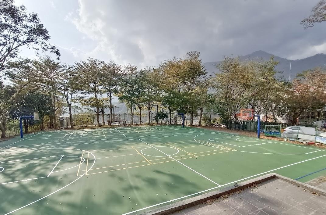 多功能綜合球場採用高耐磨材質。 圖：高雄市教育局/提供