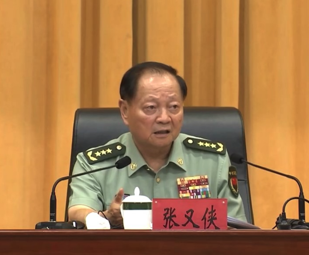 當地時間 24 日，中國國防部宣布將中央軍委副主席張又俠、中央軍委劉振立兩人展開調查。 圖：翻攝央視新聞