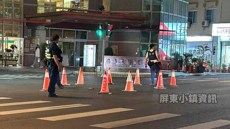 屏東縣瑞光南路發生街頭槍戰，狂轟25槍造成5人受傷。 圖：翻攝屏東小鎮資訊