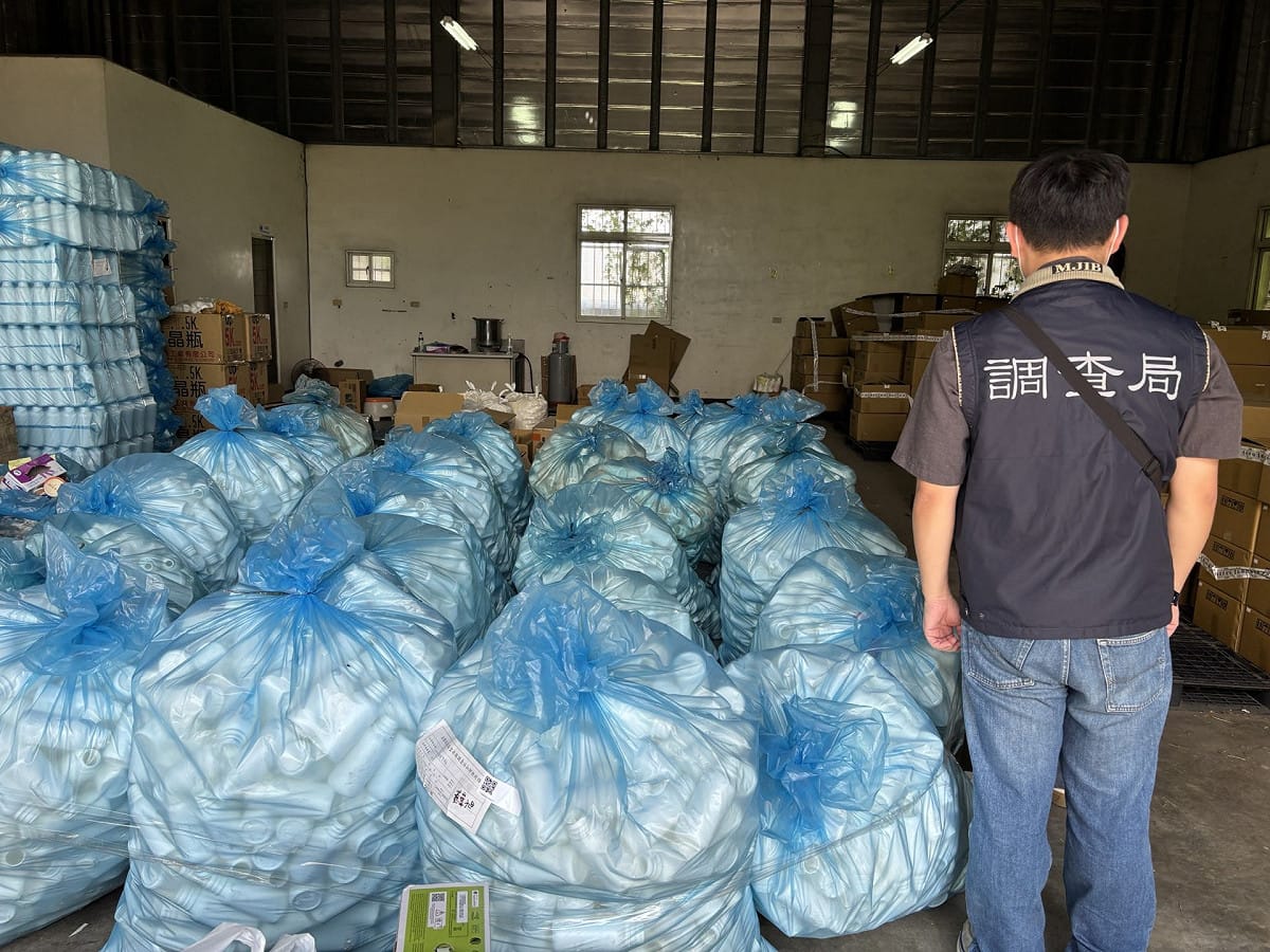 雲林地檢署查獲非法製造、分裝及販售偽農藥集團，今日偵結起訴3人。 圖：雲林地檢署提供