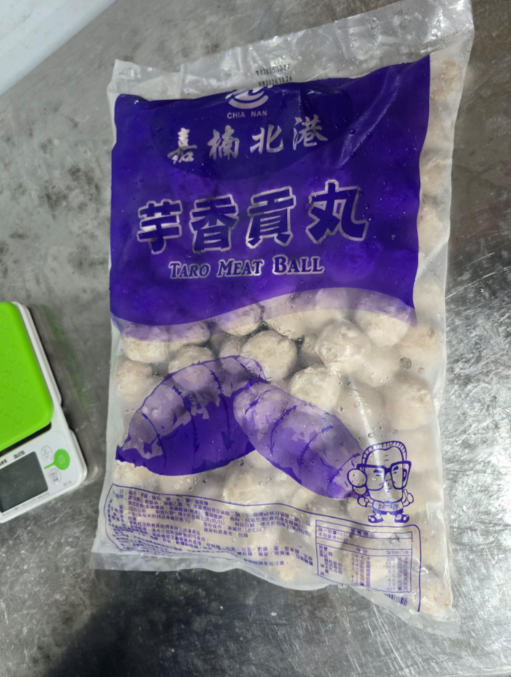 石二鍋的芋香貢丸，其產品標示為豬肉，檢出含有雞成份。 圖：台北市政府衛生局/提供