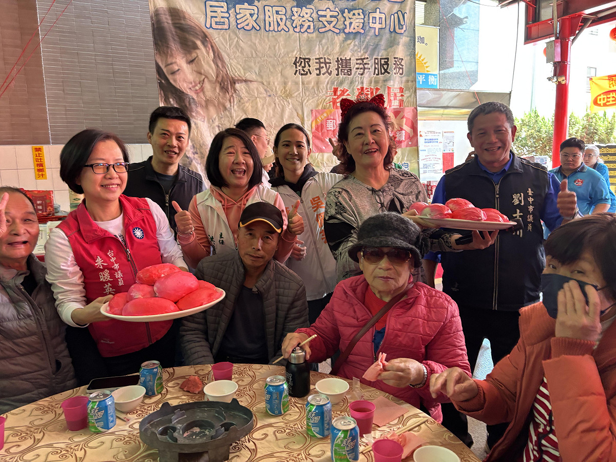 台中市全成社會福利基金會連續20年為社區獨居老人及照顧需求家庭辦理圍爐活動。 圖：全成社會福利基金會/提供