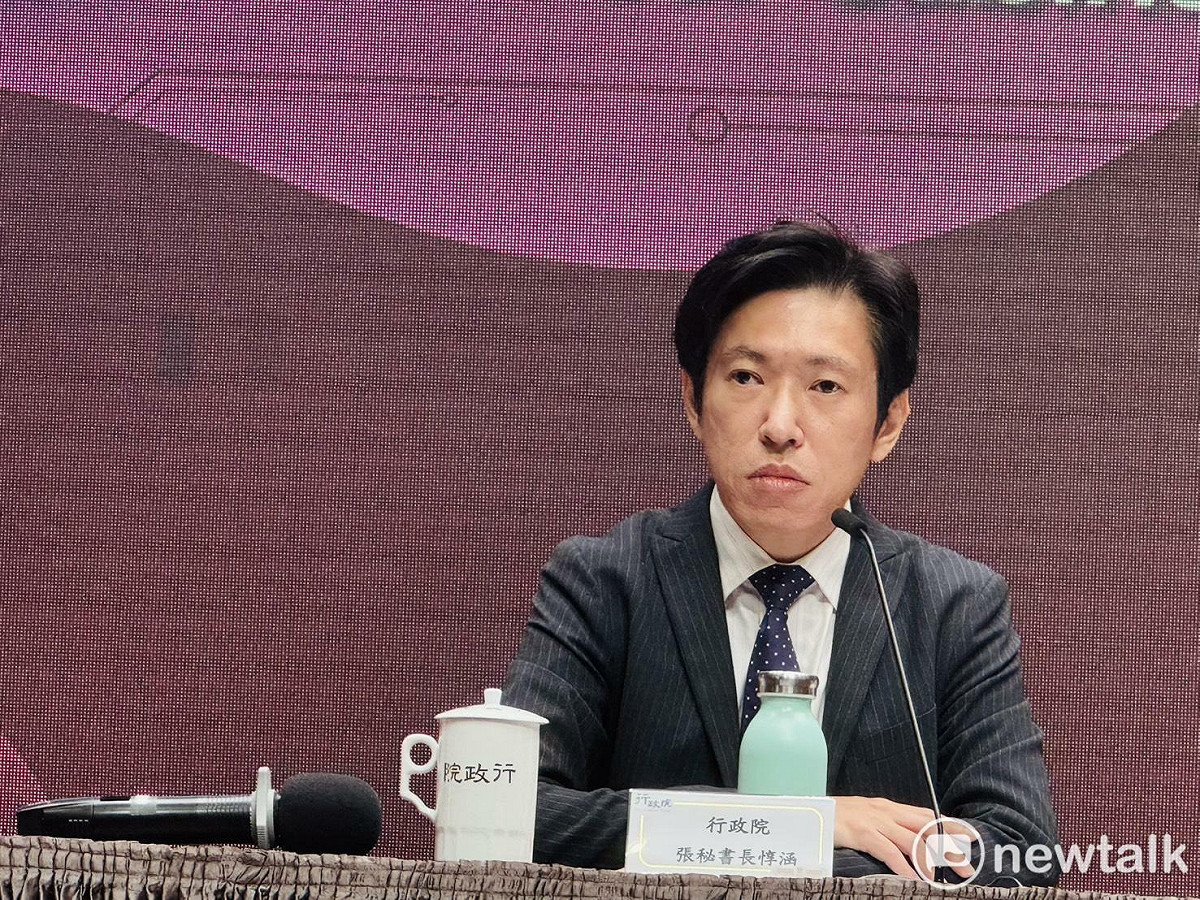 行政院秘書長張惇涵今（29）天親自召開「加速營建剩餘土石方全流程去化策略」記者會。 圖：謝莉慧/攝