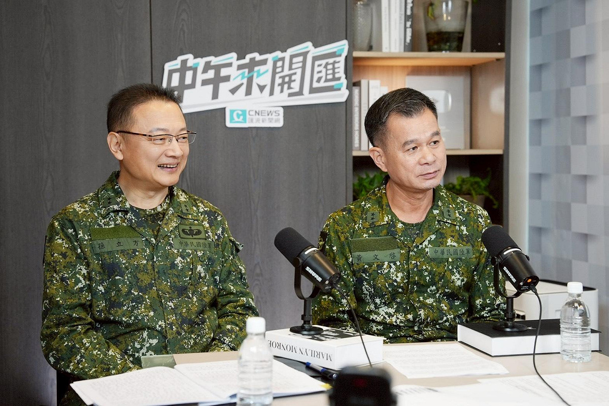 國防部政務辦公室主任孫立方中將與國防部戰略規劃司司長黃文啓中將今（29）日接受《CNEWS匯流新聞網》政論節目《中午來開匯》主持人黃光芹專訪。 圖：CNEWS匯流新聞網提供(資料照片)