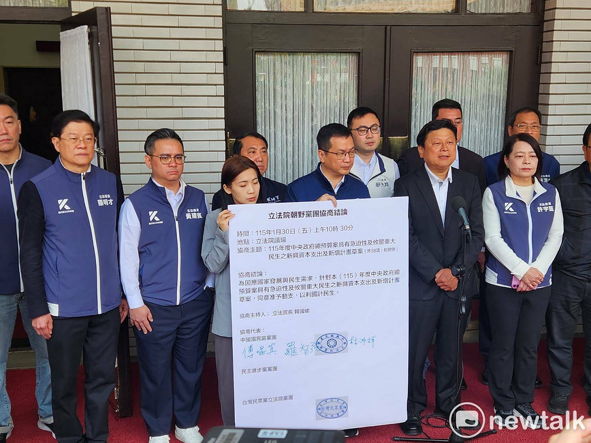 立法院本會期最後一天，國民黨團在議場前向行政院及總統賴清德喊話。 圖：黃建豪/攝
