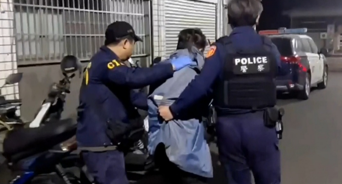 男子飲酒情緒失控，持刀械攻擊鄰居造成對方當場死亡。 圖：翻攝畫面