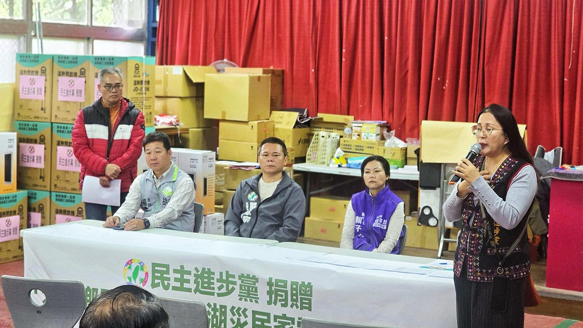 民進黨送電暖器等生活家電給花蓮光復香受災戶。 圖：民進黨提供