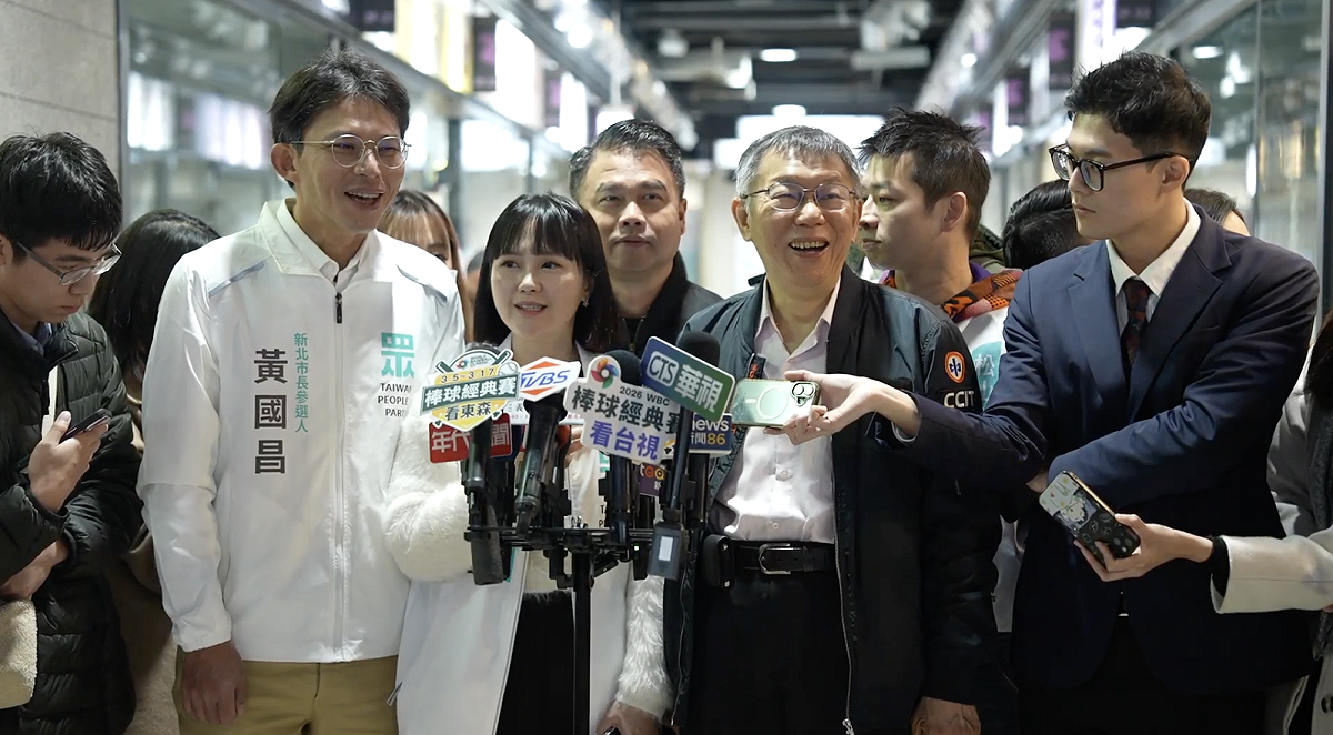 黃國昌嗆，國民黨黨產有全部都恢復了嗎？柯文哲搖頭。 圖：民眾黨提供