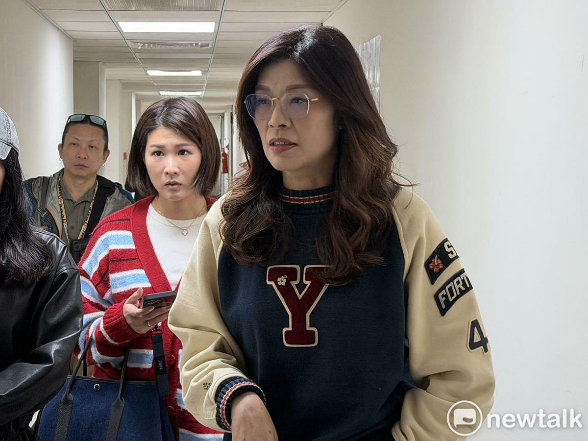 鄭麗文未安排受訪，被媒體問及徐欣瑩參選等議題時，快步離開。 圖：高逸帆／攝