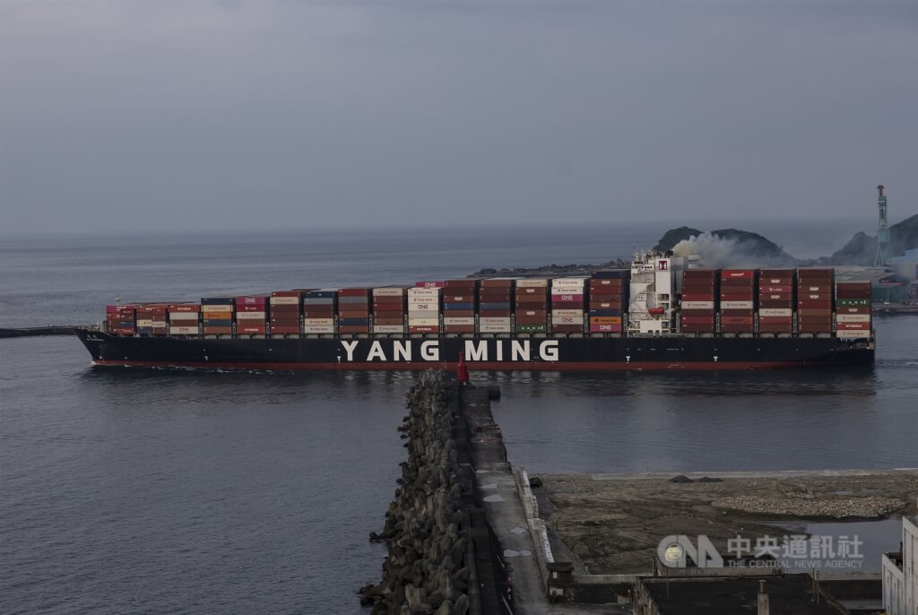 圖為陽明海運貨輪，非當事船隻。（中央社檔案照片）