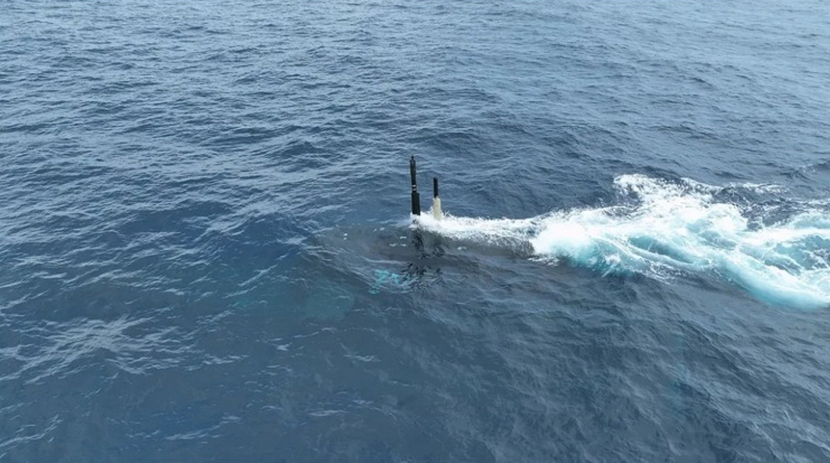 國造潛艦原型艦「海鯤號」29 日完成首次潛航測試，並達成預定下潛 50 公尺的階段性目標。 圖：翻攝台船官網