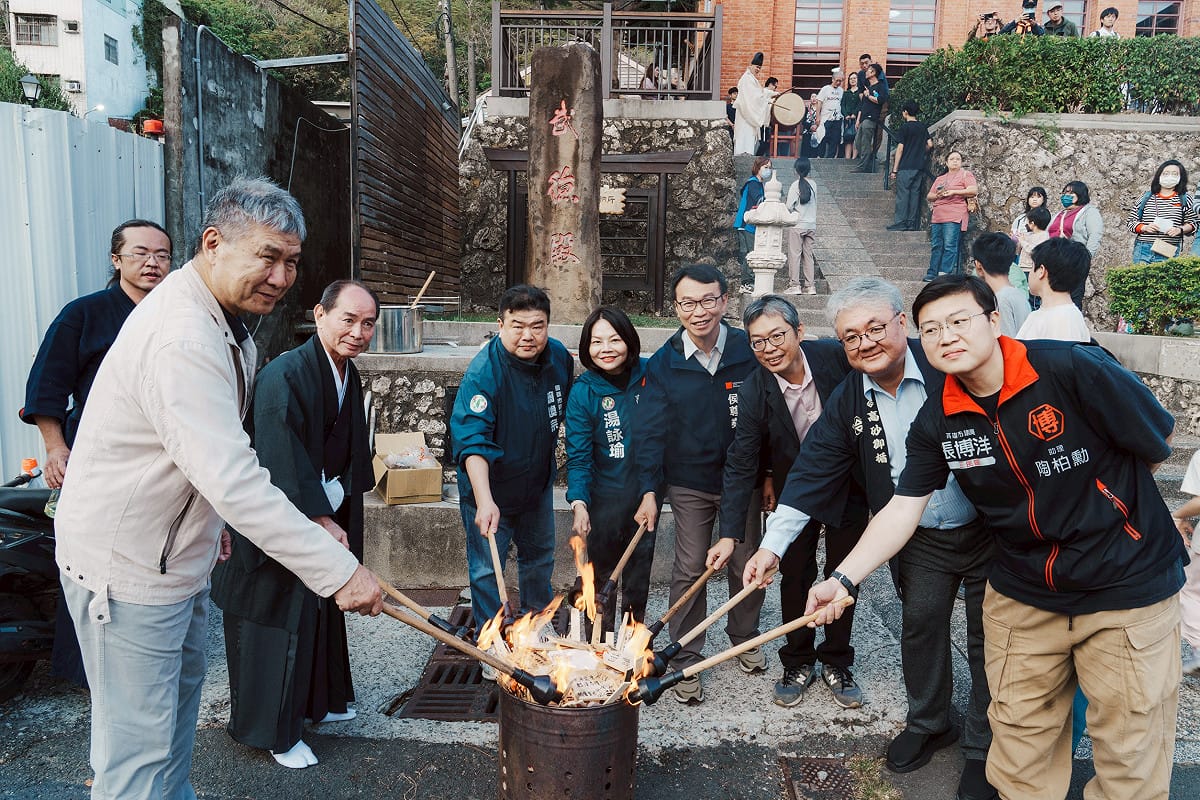 祈願祭繪馬奉燒式將民眾的願望送達天聽。 圖：高雄市文化局/提供