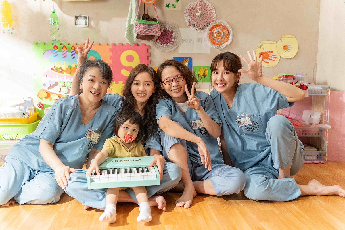 翁倩玉(左一)睽違多年再登大銀幕的《陽光女子合唱團》，上映至今票房已突破3億。 圖：高雄市電影館/提供