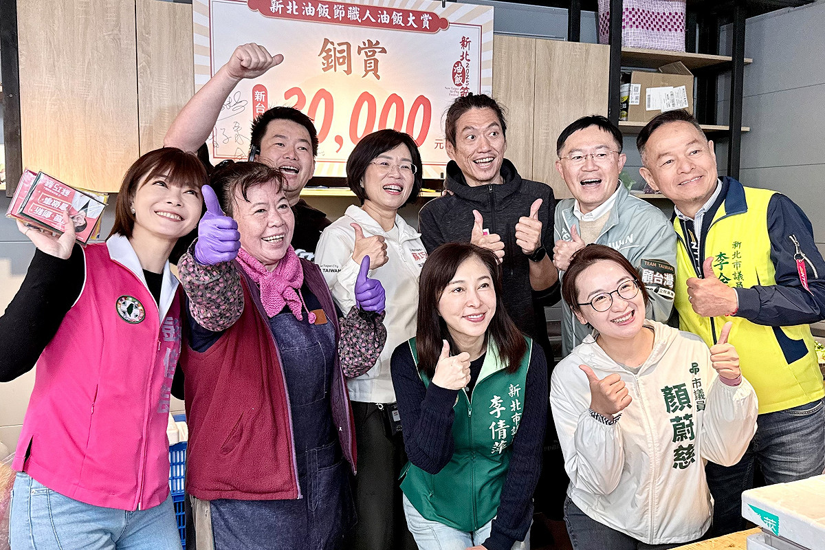 民進黨新北市長參選人蘇巧慧今與前立委陳柏惟、立委李坤城及多位綠委一同掃街。 圖：蘇巧慧辦公室 / 提供