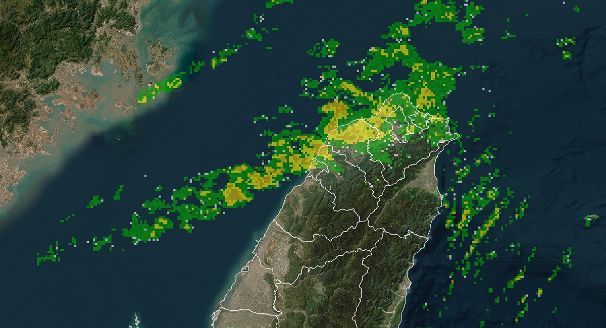 受到大陸冷氣團和華南雲系通過影響，迎風面雨勢明顯。 圖：取自台灣颱風論壇