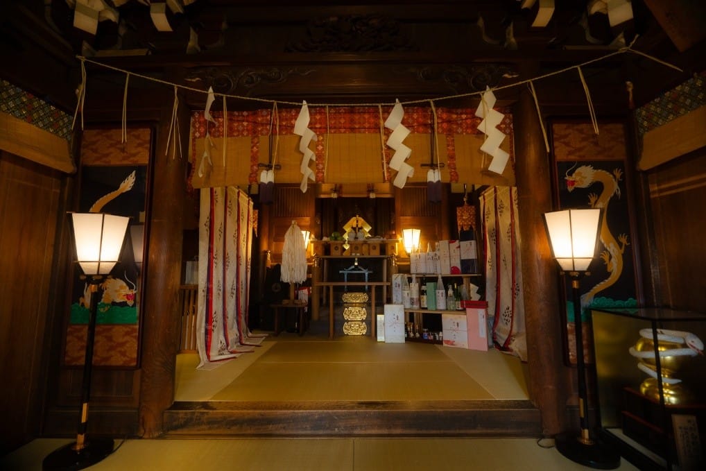 香火鼎盛的神社，是新年祈求強運與財運的最佳去處。 圖：小網神社/提供