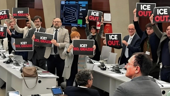 義大利民眾抗議美國ICE將進駐米蘭東奧。 圖 : 翻攝自參考消息