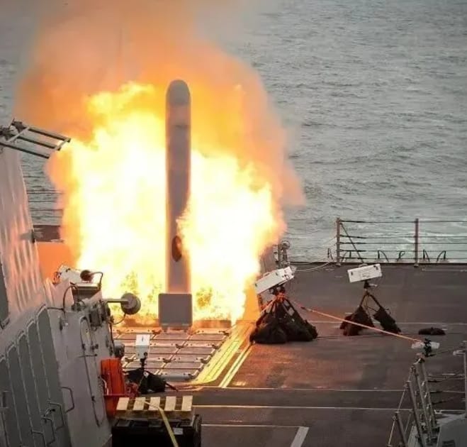 美軍特雷斯號驅逐艦發射戰斧巡航導彈。 圖 : 翻攝自參考消息