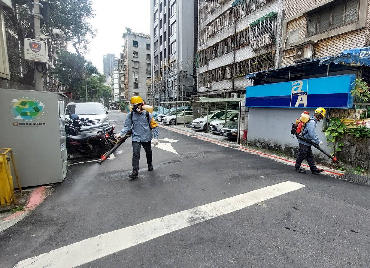 北市大安區驚傳漢他病毒死亡首例，王欣儀批柯文哲任內取消滅鼠週，釀防疫破洞。（圖為環保局加強公共區域鼠類防治）  圖：台北市環保局／提供