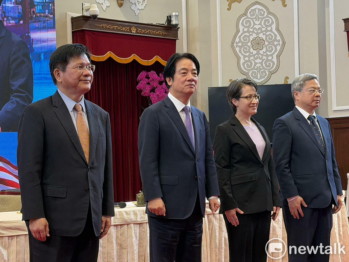 總統賴清德、副總統蕭美琴、外交部長林佳龍（左一）、經濟部長龔明鑫（右一）出席「台美經濟繁榮夥伴對話」記者會。 圖：高逸帆／攝