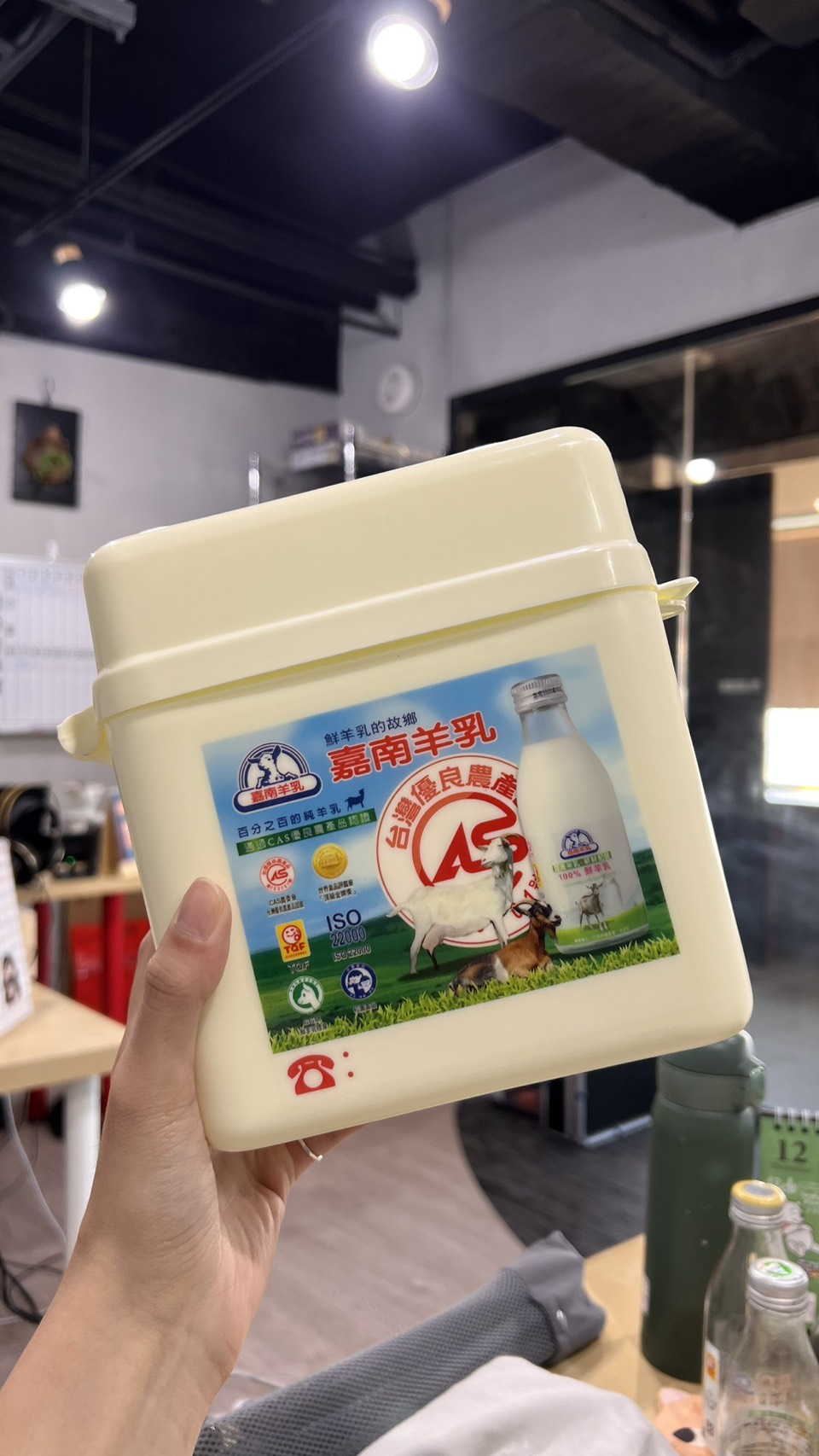 近日傳出雲林有牧場羊肉被驗出戴奧辛超標，且該牧場還是嘉南羊乳乳源，甚至被衛福部預防性下架4公噸羊奶。 圖：取自嘉南羊乳Threads(資料照)