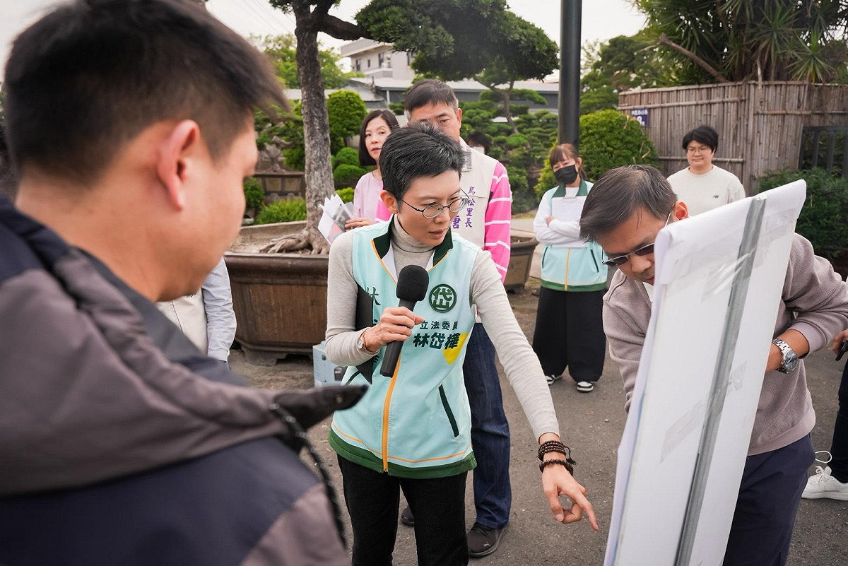 林岱樺(中)相關單位辦理鳥松區神農路現地會勘。 圖：林岱樺辦公室/提供