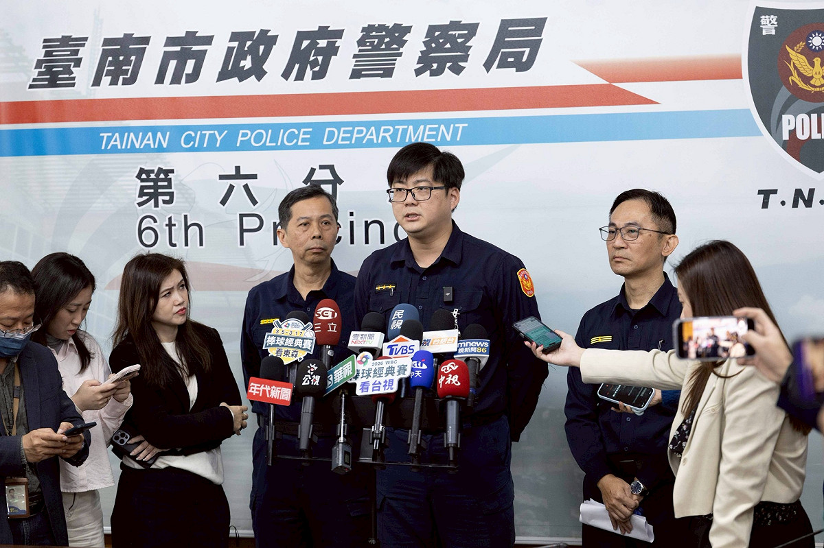 台南警方今(4)日上午出面說明案情。 圖：取自黃偉哲臉書