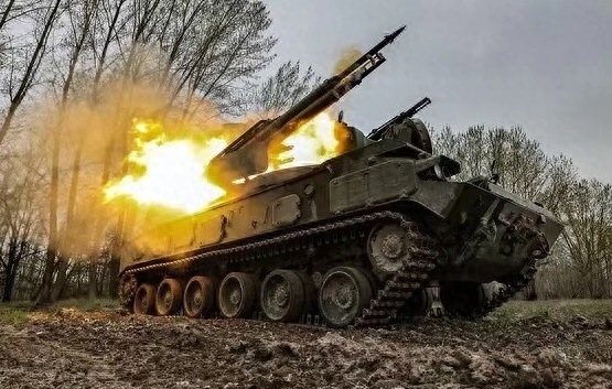 針對烏軍的襲擊行動，俄軍隨後針對敖德薩州的一處外國雇傭兵部署點展開報復，透過星鏈技術擴大的無人機打擊範圍也得到大批軍事愛好者的關注。 圖：翻攝自 騰訊網 科工視界觀